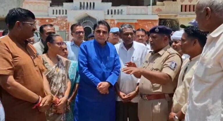 ભીલવણમાં ઘટેલી દુઃખદ ઘટનાને પગલે રાજ્ય સરકારના દ્રઢ નિશ્ચય: પીડિત પરિવારોની સંવેદનશીલ મુલાકાતે કેબિનેટ મંત્રી બળવંતસિંહ રાજપૂત