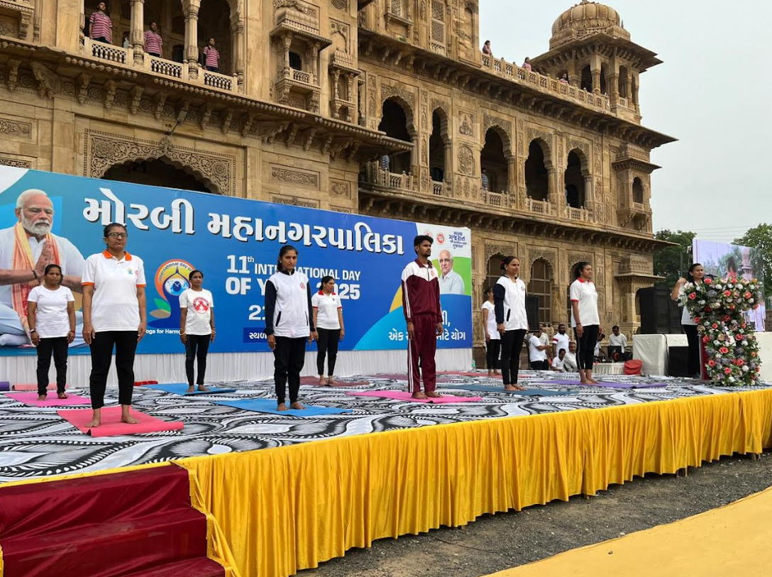 મોરબીના ઐતિહાસિક મણિમંદિર ખાતે યોગનો ઉલ્લેખનીય અવસર: આંતરરાષ્ટ્રીય યોગ દિવસ ભવ્ય રીતે ઉજવાયો