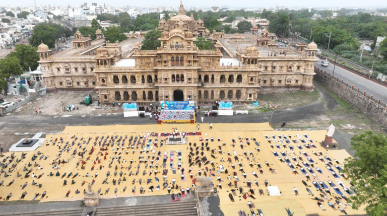 મોરબીના ઐતિહાસિક મણિમંદિર ખાતે યોગનો ઉલ્લેખનીય અવસર: આંતરરાષ્ટ્રીય યોગ દિવસ ભવ્ય રીતે ઉજવાયો