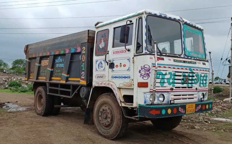 જામનગરમાં રેતી ચોરીનો ભાંડાફોડ: જાબુડા પાટી પાસેથી ત્રણ ડમ્પર ઝડપાયા, રૂ. 3.73 લાખનો દંડ