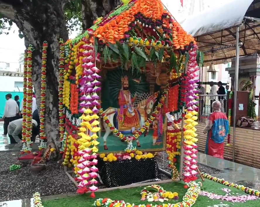 વિસાવદરના સતાધાર ધામ ખાતે આષાઢી બીજની ભવ્ય ઉજવણી: વિજયબાપુના માર્ગદર્શન હેઠળ શ્રદ્ધાળુઓનો ઘસારો