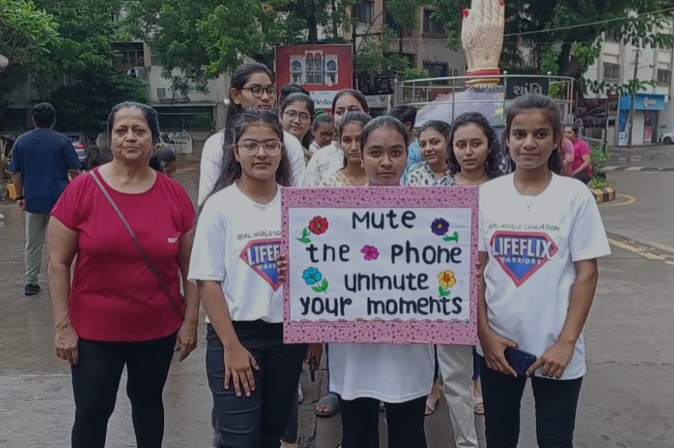 મોબાઇલ એડિક્શન સામે જાગૃતિ માટે વિદ્યાર્થીઓએ ઉઘાડ્યો નવો માર્ગ: જામનગરમાં "FUN WALK" દ્વારા સમતોલ ઉપયોગનો સંદેશ