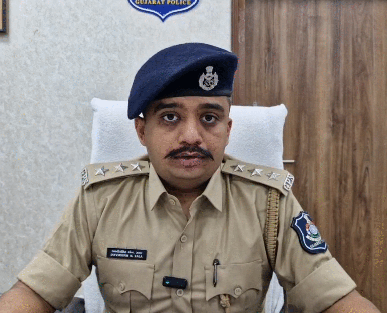 જામનગરમાં પટેલ કોલોનીમાંથી મહિલા સંચાલિત કુટણખાનું પકડાયું: અન્ય રાજ્યની યુવતીઓ પાસેથી દેહવેપાર ચલાવતી હોવાની ચોંકાવનારી વિગતો બહાર આવી