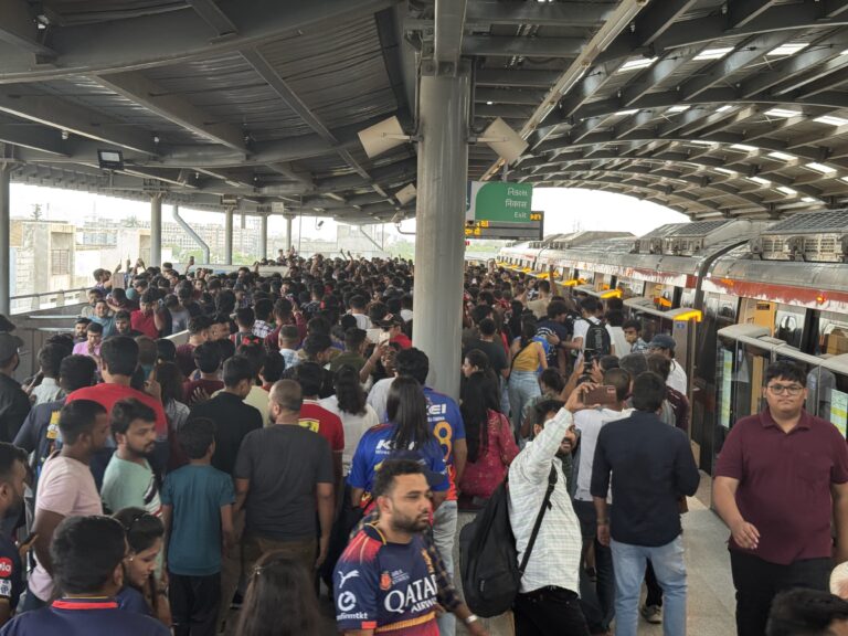 "ટ્રાફિકને છોડો, મેટ્રોમાં ચડો: આઈપીએલ 2025 દરમિયાન અમદાવાદ મેટ્રોની ૧૫ લાખથી વધુ મુસાફરીનો વિસ્મયકારક કિરિટ"