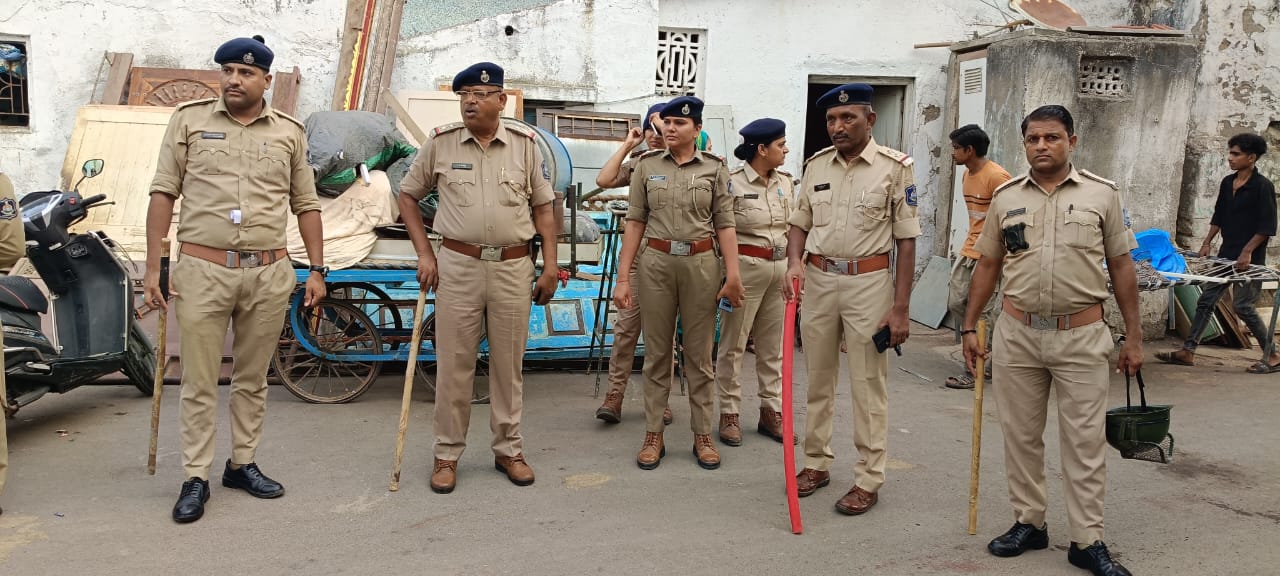 જામનગર મહાનગરપાલિકાનું મેગા ડિમોલિશન ઓપરેશન બચ્ચું નગરમાં તેજ ગતિએ આગળ વધ્યું