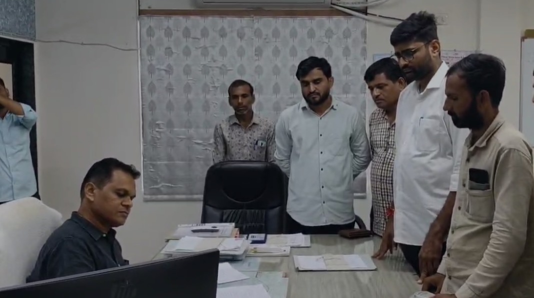 વિસાવદર પેટા ચૂંટણીમાં મચ્યો ખળભળાટ