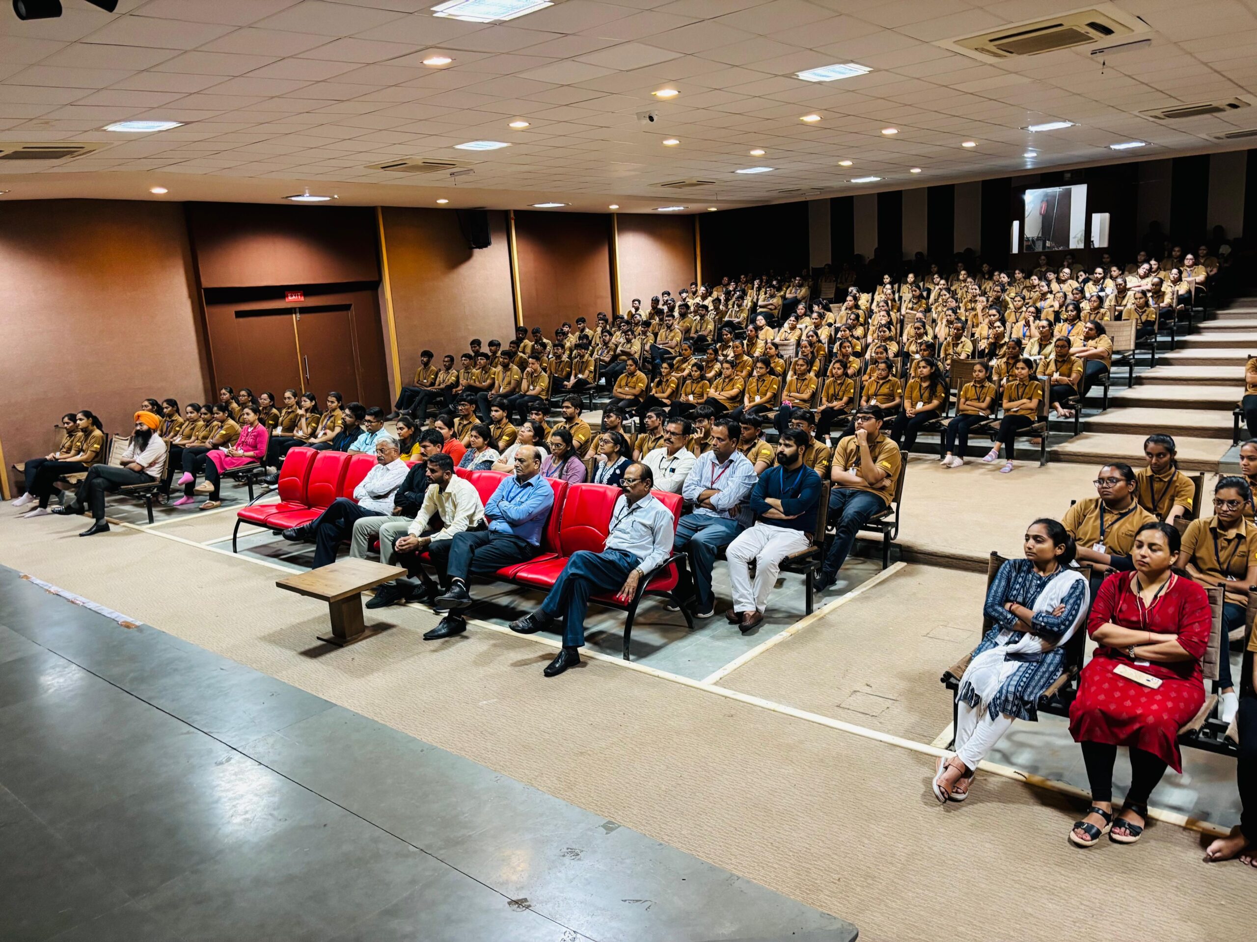 જામનગર એસઓજી દ્વારા કાલાવડમાં એનડીપીએસ સેમિનારનું આયોજન: નશામુક્તિના સંદેશ સાથે વિદ્યાર્થીઓમાં જાગૃતિનું પાંખ ફેલાવાયું