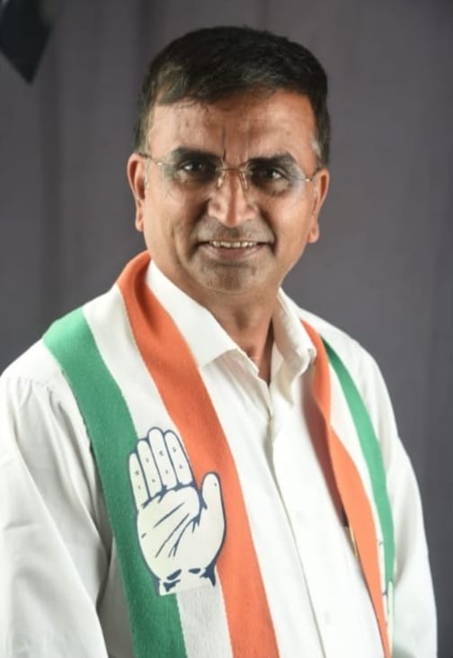 વિસાવદરમાં કોંગ્રેસના હોદેદારનો ગૌચર ખાતાનો આરોપ: નેતાઓની નૈતિકતાને પડકારતી ઘટના