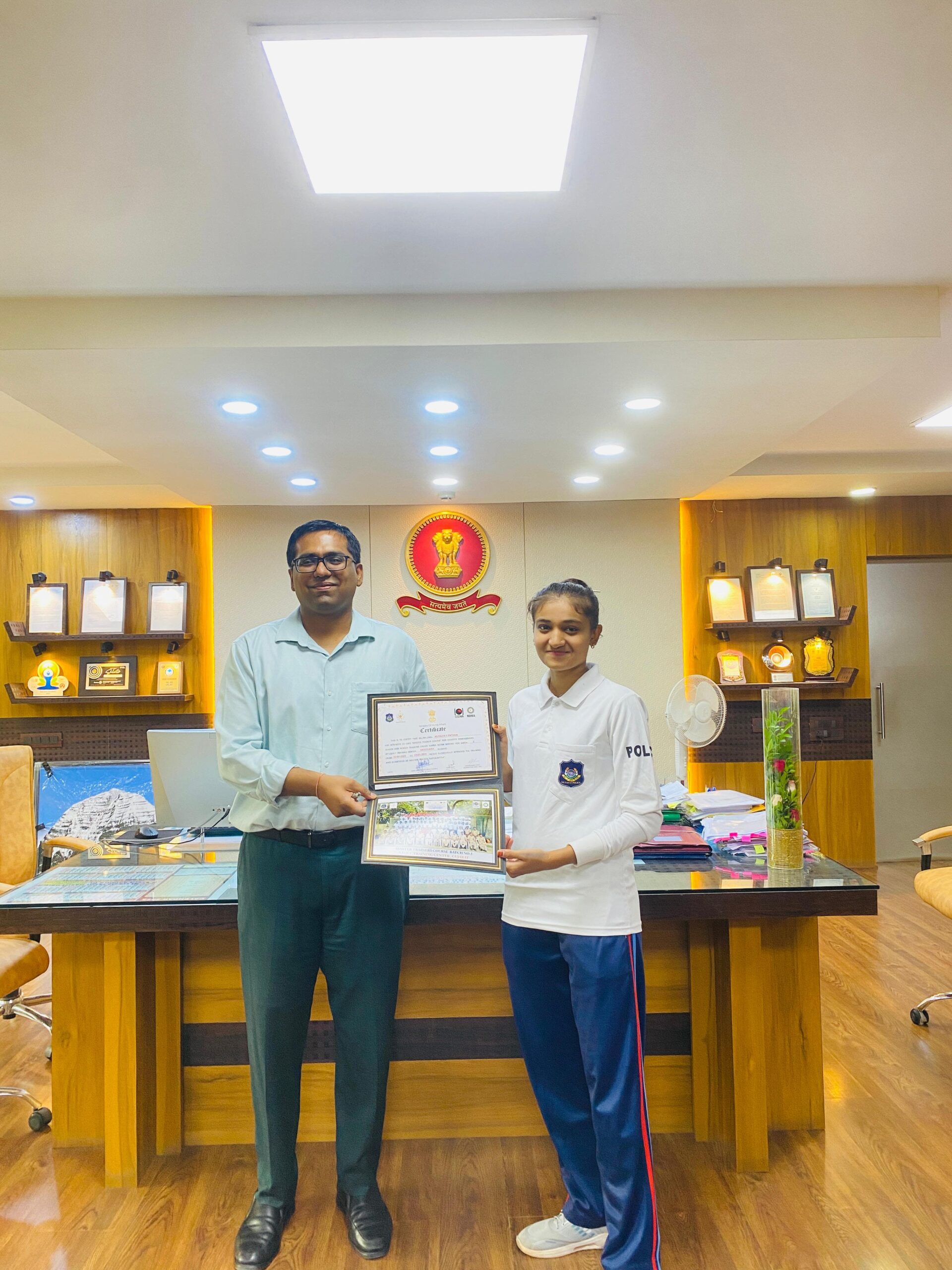 યુવા આપદા મિત્રોની કહાણી: રાજકોટના 5 યુવાનોને આપત્તિ સમયે સેવા માટે ખાસ તાલીમ, અવનીબેન ગઢવીને મળ્યો “બેસ્ટ કેડેટ” એવોર્ડ