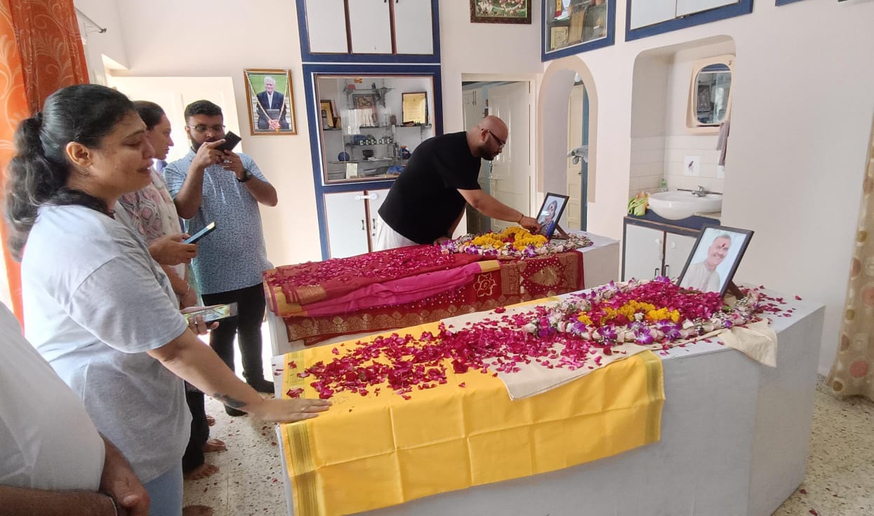અહેવાલે ઊંડી દુખદ ઘટના વચ્ચે માનવતા ઝળકાવતી કામગીરી: અમદાવાદ પ્લેન દુર્ઘટનામાં અવસાન પામેલા જામનગરના દંપતી માટે વહીવટી તંત્ર બન્યું આધારેતરું બળ