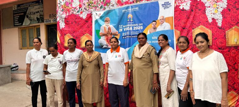 જામકંડોરણામાં ૧૧મો આંતરરાષ્ટ્રીય યોગ દિવસ ઉત્સાહભેર ઉજવાયો: ૨૦૦૦થી વધુ બહેનો અને વિદ્યાર્થીઓએ યોગાભ્યાસ કર્યો
