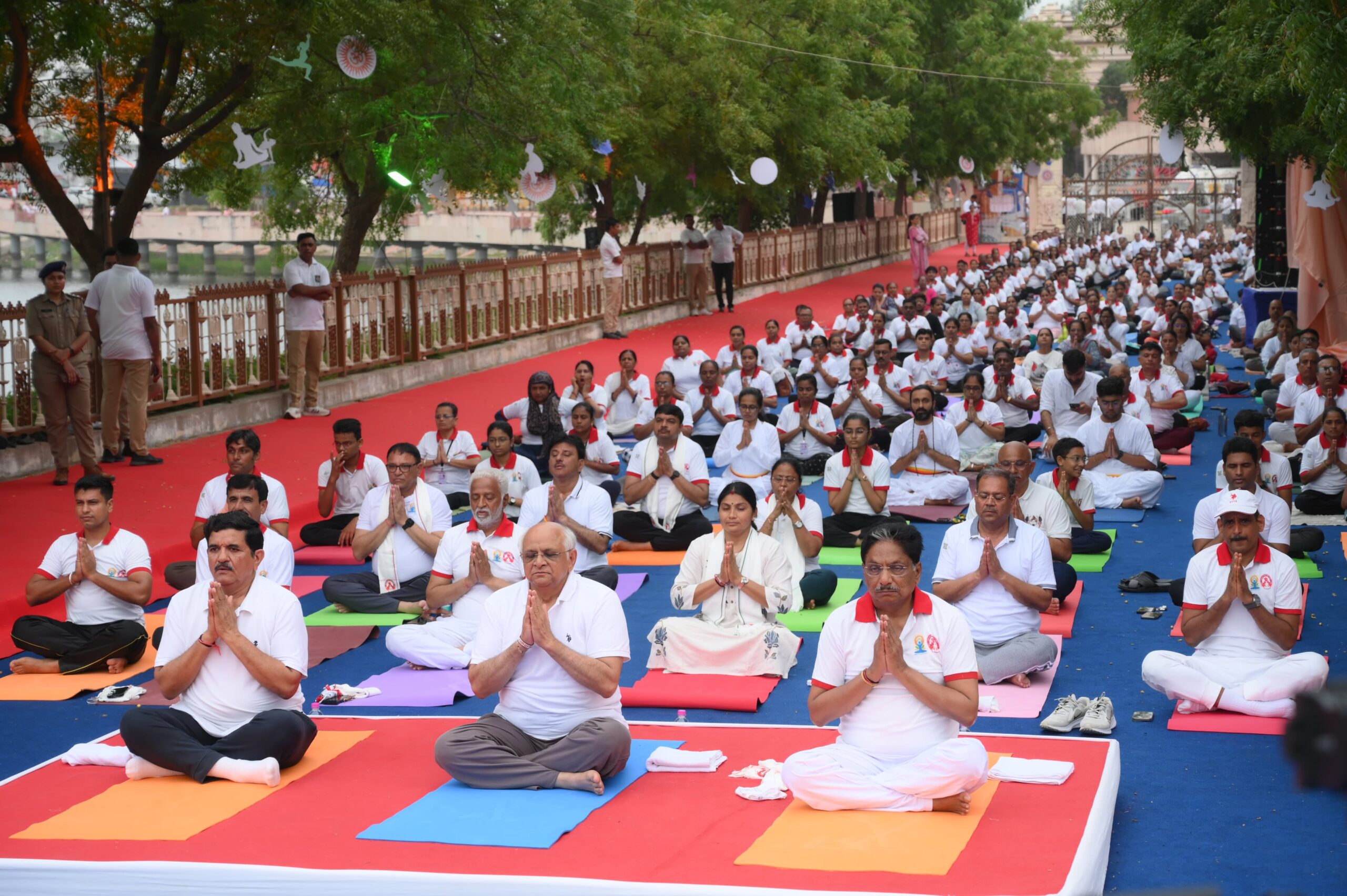 વડનગરના શર્મિષ્ઠા તળાવથી વિશ્વ સુધી યોગનો મેસેજ: CM સાથે 3000 નાગરિકોએ યોગ કરી રચ્યો વર્લ્ડ રેકોર્ડ