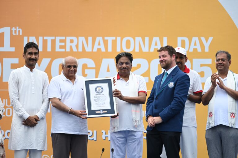 વડનગરના શર્મિષ્ઠા તળાવથી વિશ્વ સુધી યોગનો મેસેજ: CM સાથે 3000 નાગરિકોએ યોગ કરી રચ્યો વર્લ્ડ રેકોર્ડ