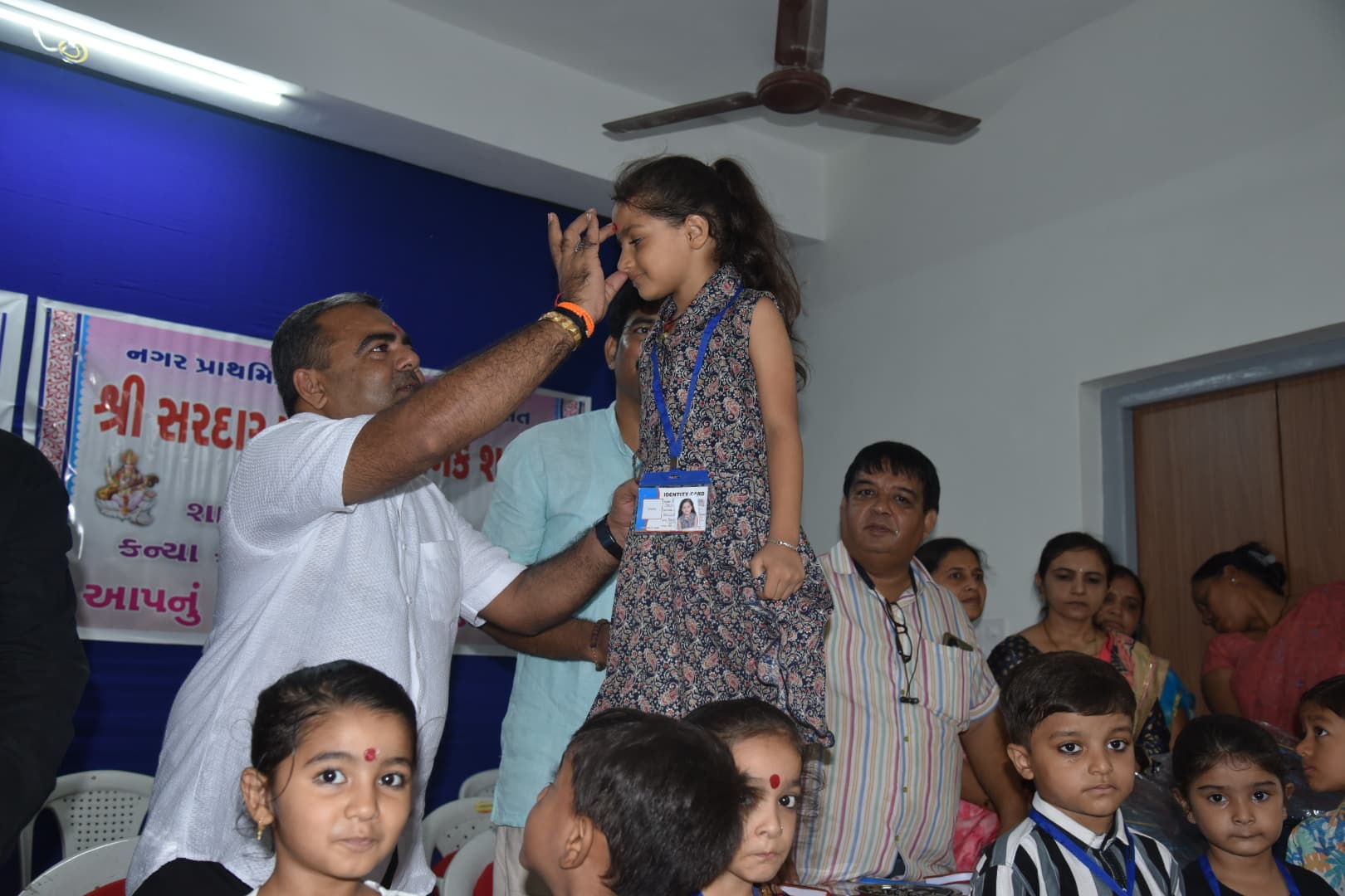 અક્ષરારંભે ઉજવાયો શાળા પ્રવેશોત્સવ: ધારાસભ્ય દિવ્યેશ અકબરીએ પાઠશાળાના નવનિર્મિત અંકુરોને આપ્યું આશીર્વાદ