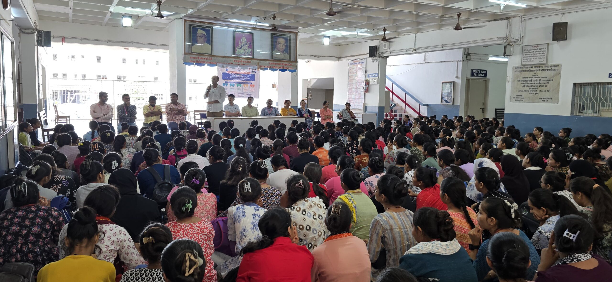 જામનગરની હરિયા કોલેજમાં 'No Drugs In Jamnagar' સંદેશ સાથે ડ્રગ્સ વિરોધી સેમિનાર: SOG અને સીટી સી પોલીસ સ્ટાફ દ્વારા 120થી વધુ વિદ્યાર્થીઓને વ્યસનવિમુખ બનવા જાગૃત કરાયા