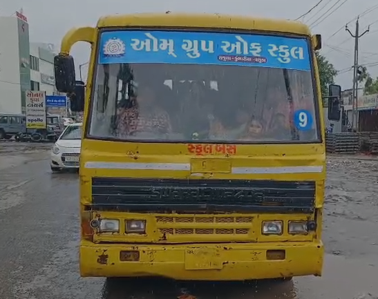 રાજુલામાં ખાનગી સ્કૂલ વાહન વ્યવસ્થાની બેદરકારી સામે વાલીઓએ ઊઠાવવો પડશે અવાજ: બાળકોને ઘેટા-બકરાની જેમ ભરીને વાહનોમાં સંચાર કરાવાય છે!