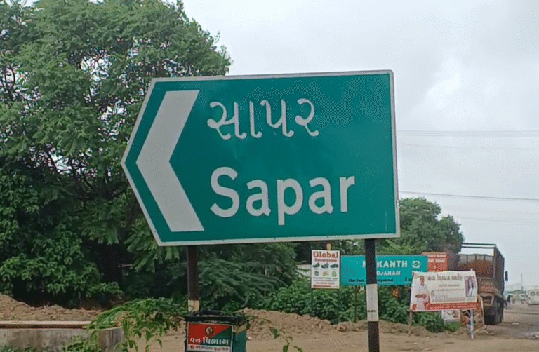 શાપર ખાતે મેગા ડિમોલિશન ડ્રાઈવ : 22 સ્થળોએ 48 અયોગ્ય દબાણો દૂર, કરોડોની સરકારી જમીન ખાલી