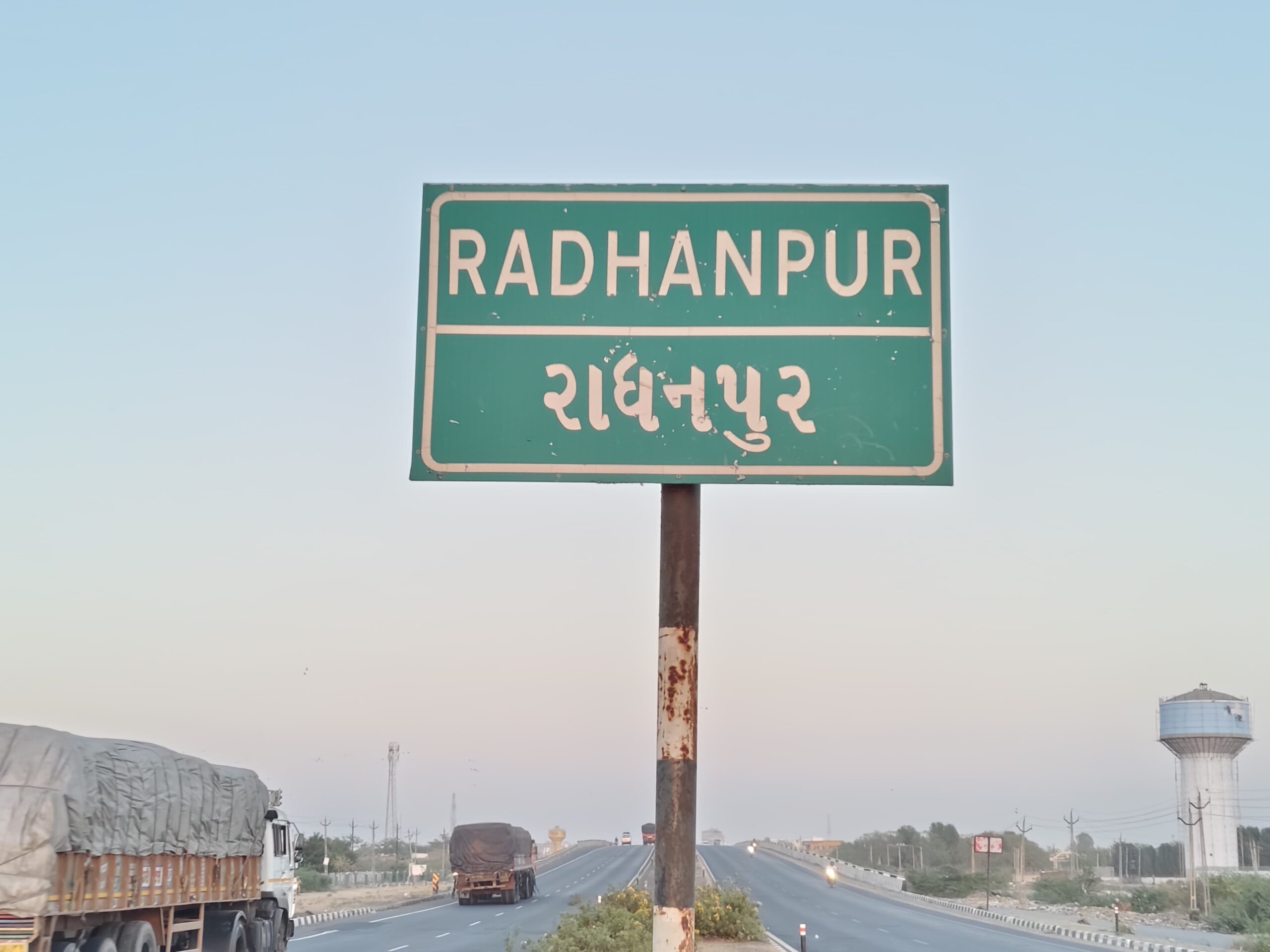 રાધનપુરમાં મેડિકલ દુકાનો હેઠળ આરોગ્ય સાથે ચેડાં: ફૂડ એન્ડ ડ્રગ્સ વિભાગના દરોડાની ચર્ચા વચ્ચે અનેક દુકાનો બંધ, ભવાની મેડિકલ સ્ટોર્સ ચર્ચાના કેન્દ્રમાં