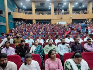 વિમાન દુર્ઘટનાના એક મહિના પછી સિવિલ હોસ્પિટલમાં બેહદ ભાવુક અને ગૌરવસભર સન્માન સમારોહ