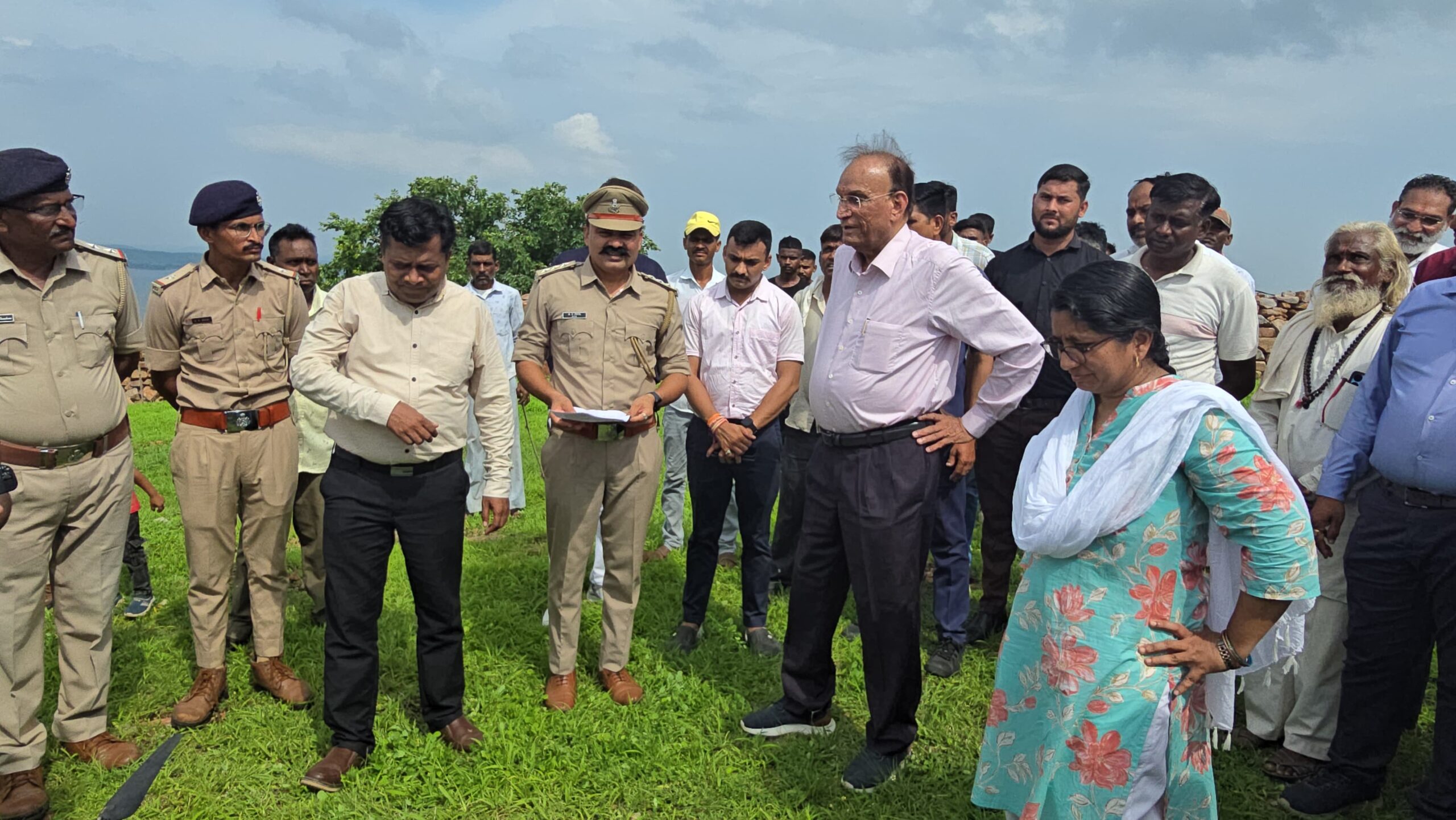 ડ્રોન દ્વારા બીજ વિસર્જનથી પર્વતોમાં હરિયાળી લાવવાનો પ્રયાસ: શહેરાના કોઠા ગામે “સીડબોલ ફોર ગ્રીન વોલ” અભિયાન અંતર્ગત અનોખું વાવેતર