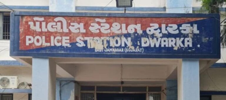 દ્વારકા નરસિંગ ટેકરી વિસ્તારમાં કૂટણખાનું ઝડપાયું: કીન્નર સહિત બે મહિલાઓની ધરપકડ, નૈતિકતાને શરમાવે તેવી પ્રવૃત્તિઓથી સ્થાનિકોમાં રોષ