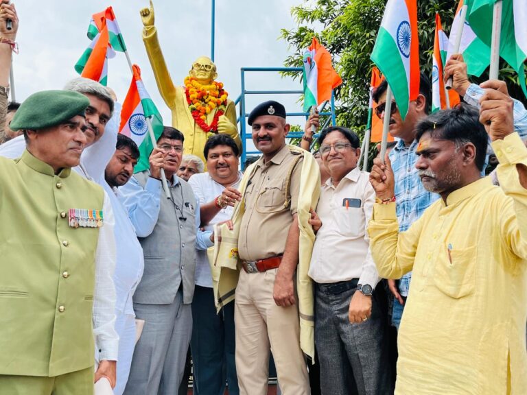 “લાલપુરમાં દેશભક્તિની છવણીએ ભરી તિરંગા યાત્રા: ઉપસ્થિત આગેવાનો અને નાગરિકોએ ઉજવી સ્વતંત્રતા દિવસની ભવ્ય ઉજવણી”