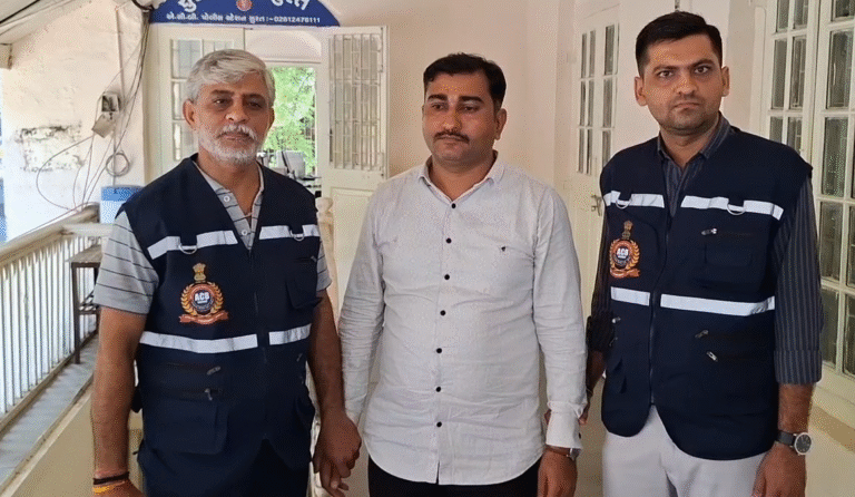 લાંચનો લપસ્યો PSI : સરથાણાના PSI એમ.જી. લીંબોલા રૂપિયા ૪૦ હજારની લાંચ લેતા ACBના હાથે રંગેહાથ ઝડપાયા