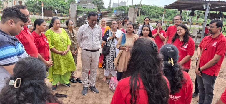 જામનગર મહાનગરપાલિકા હસ્તકની હાપા ગૌશાળામાં ૨૦૦૦ લાડુ અને ૨૫૦૦ રોટલી ગાયોને ખવડાવવામાં આવ્યા: “કેર ફોર હ્યુંમેનિટી ફાઉન્ડેશન” દ્વારા સેવાભાવનું અનુકરણીય ઉદાહરણ