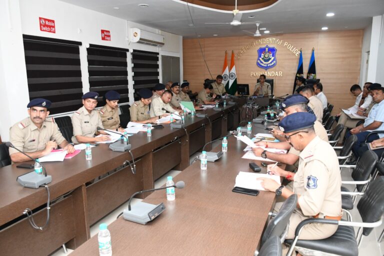 પોરબંદર જીલ્લામાં કાયદો-વ્યવસ્થાનું મજબૂત સ્વરૂપ: પોલીસની કારગર કામગીરી માટે કર્મચારીઓને પોલીસ વડા દ્વારા સન્માન