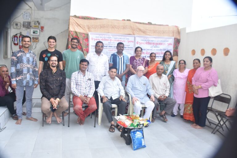 જન્માષ્ટમીના પાવન તહેવારમાં જુનાગઢ ખોડીયાર ગૃપ યુવક મંડળ ટ્રસ્ટ દ્વારા ૫૦ જરૂરિયાતમંદ કુટુંબોને અનાજ, મીઠાઈ અને ફરસાણનું વિતરણ