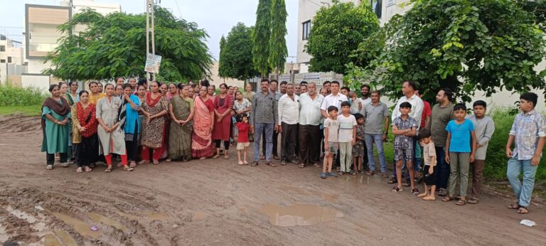 જામનગરના રણજીત સાગર રોડ વિસ્તારમાં રહેવાસીઓનો આક્રોશ : સહજાનંદ, તુલસી અને સિલ્વર પાર્ક સોસાયટીઓમાં રોડ રસ્તાની બેદરકારી સામે ઉઠી રહેલી બૂમો