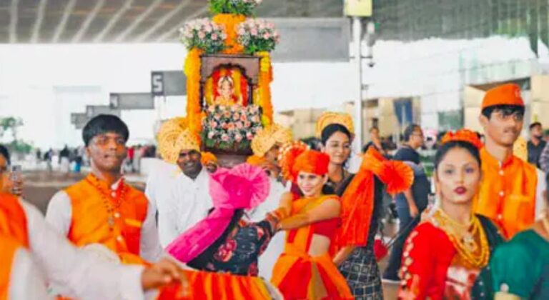 “પુઢચ્યા વર્ષી લવકર યા” – મુંબઈમાં ભવ્ય વિદાય સમારંભ સાથે બાપ્પાને આંસુભરી વિદાય, લાખો ભક્તો જોડાયા વિસર્જન મહોત્સવમાં