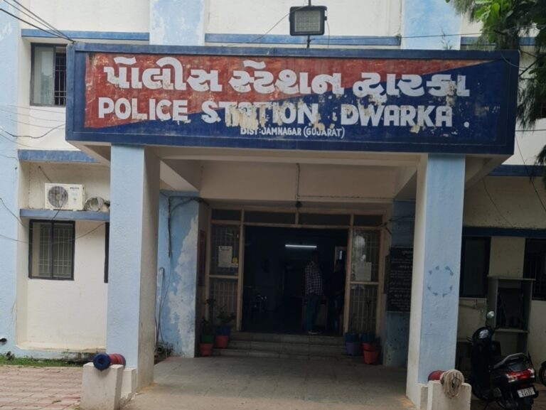 સોશિયલ મીડિયા પર લોભામણી જાહેરાતો દ્વારા ઠગાઈનો નવો કીમિયો : દેવભૂમિના આસામી સાથે 1.42 લાખની છેતરપિંડી કરનાર રાજસ્થાનથી ઝડપાયો
