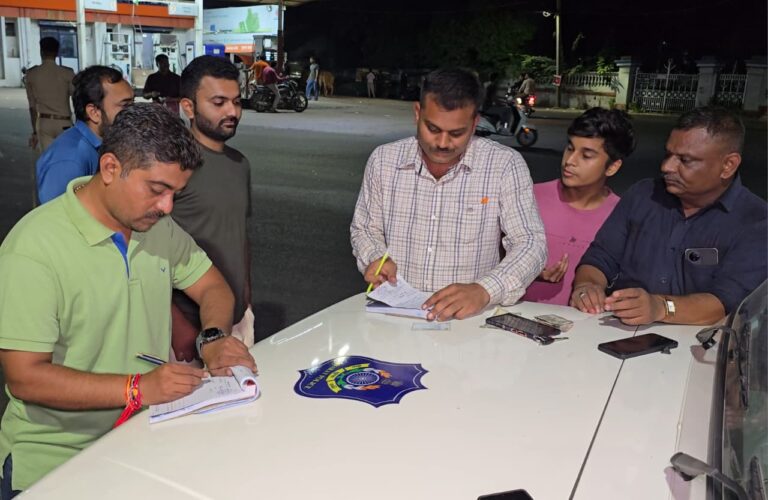 જામનગર પોલીસની ‘કોમ્બનિંગ નાઇટ’ : ગુનાખોરી રોકવા કડક પગલાં, રોમિયોગીરી અને નિયમભંગ સામે લાલ આંખ”