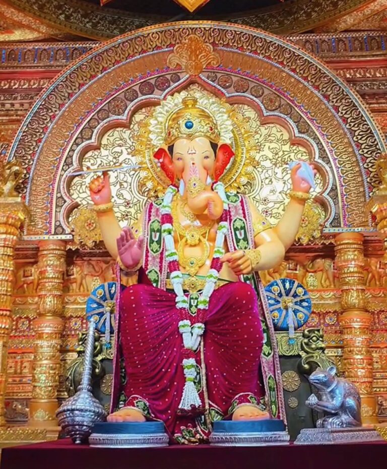 “લાલબાગચા રાજા – VIP દર્શન સામે ભક્તોની લડત : સમાનતા, સુરક્ષા અને માનવ અધિકારની માંગ”