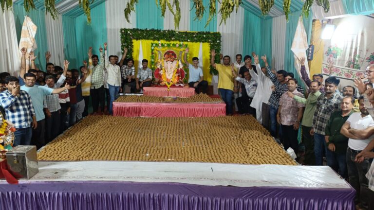 જય અંબે મિત્ર મંડળનો વિશાળ લાડુ મહોત્સવ: 15,551 લાડુઓથી ગણપતિ બાપ્પાની ભવ્ય આરાધના