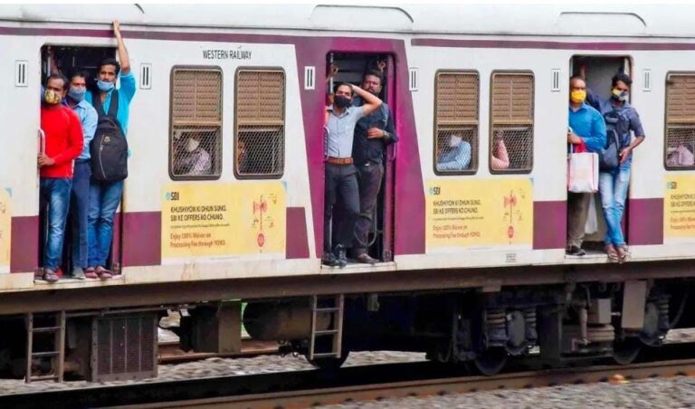 મુંબઈની લોકલ ટ્રેનોમાં હવે બંધ દરવાજા ફરજિયાત : વર્ષના અંત સુધી સુરક્ષિત પ્રવાસ માટે રેલવેનું ઐતિહાસિક પગલું