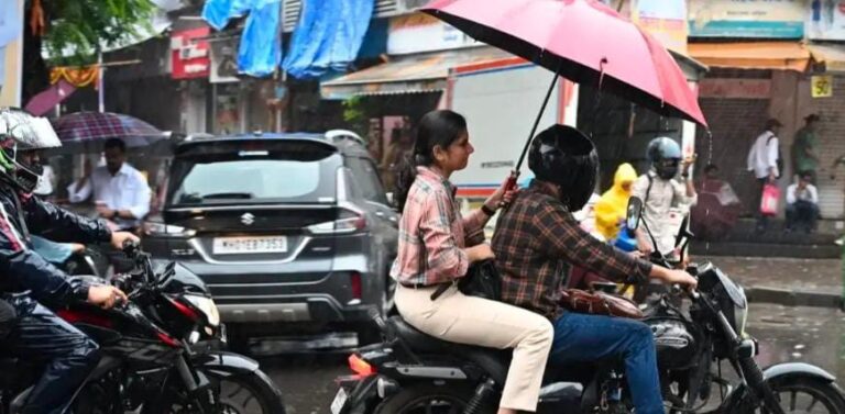 દાદરમાં ઝરમર વરસાદે મુંબઈગરાંઓને આપી ઠંડકનો અહેસાસ – બાળકોની મસ્તીથી લઈને યેલ્લો અલર્ટ સુધીનો વરસાદી નજારો
