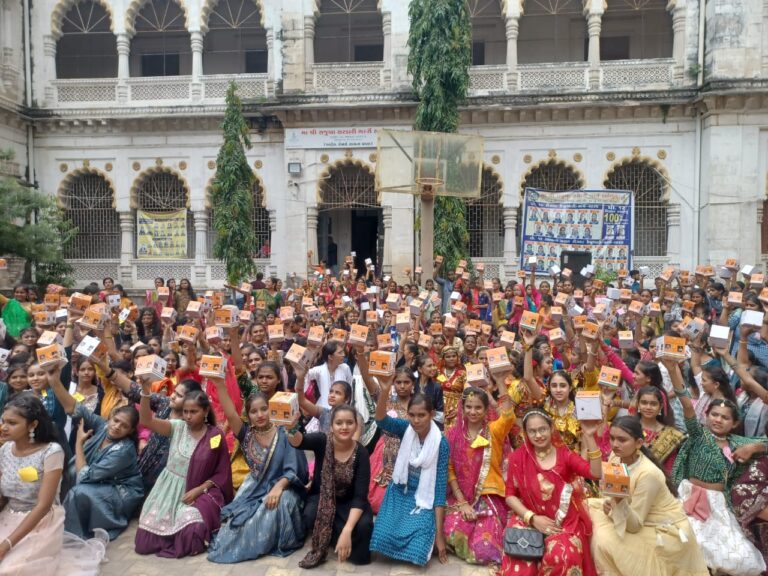 સજુબા સરકારી ગર્લ્સ હાઈસ્કૂલ, જામનગર ખાતે નવરાત્રિ મહોત્સવ-૨૦૨૫: ભક્તિ, ઉત્સાહ અને ગરબા રમઝટની ભવ્ય ઉજવણી