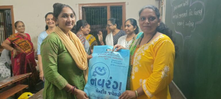 મહુવાનું જગદંબા ગૃપ – બહેનોને આત્મનિર્ભર બનાવવા માટે વિનામૂલ્યે ભરતકામ કલાસિસ કોષૅ