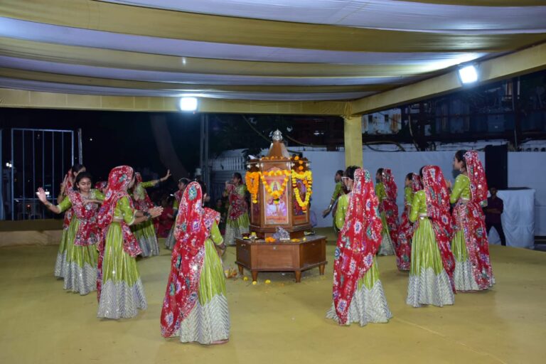 જામનગરની નાની બાળાઓએ તલવાર રાસથી ગરબાને આપ્યો નવી દિશા – આશાપુરા ગ્રુપના અનોખા આયોજને મહિલાશક્તિનો સંદેશ સમગ્ર શહેરમાં ગુંજાવ્યો