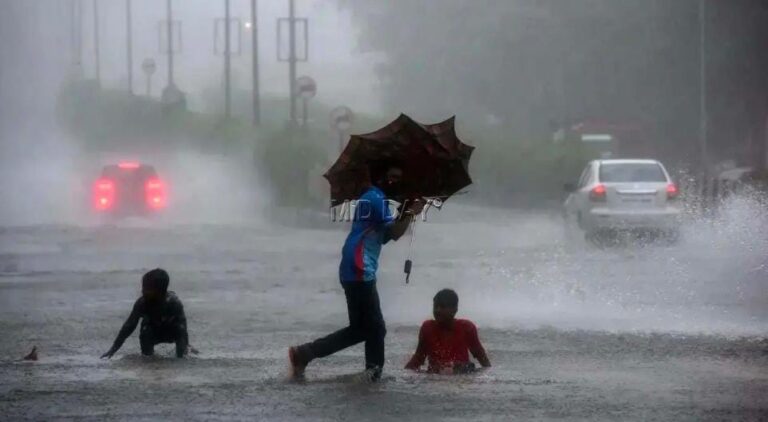 મુંબઈમાં તોફાની વરસાદનો ત્રાટક : હવામાન વિભાગનું ઓરેન્જ-રેડ અલર્ટ, ભારે વરસાદથી જનજીવન વિક્ષિપ્ત