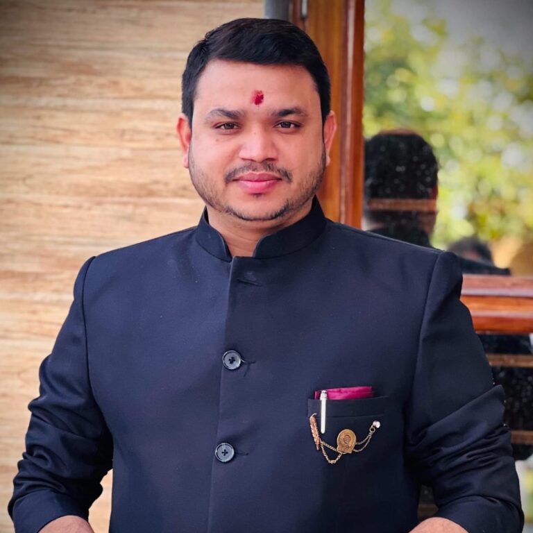 “શિવઓમ મિશ્રા: સનાતન સંસ્કૃતિ, સમાજસેવા અને રાષ્ટ્રવાદ માટે સમર્પિત પ્રેરણાસ્તંભ”