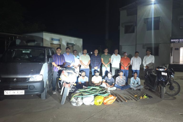 ધાડપાડુ લૂંટારૂ ટોળકીનો પર્દાફાશઃ જામનગર એલ.સી.બી.ની ચકચારી કામગીરીથી જીવલેણ હથિયારો સાથે ૫ શખ્સો ઝડપાયા”