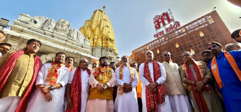 આધ્યાત્મિક આશીર્વાદથી રાજકીય પ્રવાસનો આરંભ: ભાજપના નવનિયુક્ત પ્રદેશ અધ્યક્ષ જગદીશભાઈ વિશ્વકર્માએ માઁ અંબાજીના ચરણોમાં માથું નમાવી શરૂ કર્યો સ્વાગત-અભિવાદન પ્રવાસ