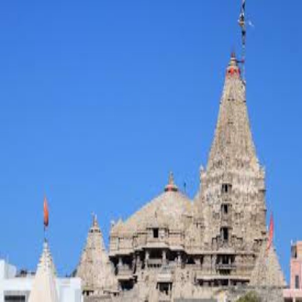 દ્વારકાધીશના ધામે રાષ્ટ્રપતિ દ્રૌપદી મુર્મૂનું ભવ્ય સ્વાગત : દ્વારકા હેલિપેડ પર ઉષ્માભર્યું આવકાર, સૌરાષ્ટ્રમાં રાષ્ટ્રપતિના પ્રવાસની શરૂઆત શ્રદ્ધા અને ગૌરવના માહોલમાં