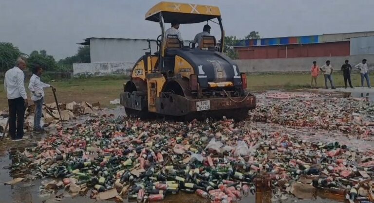 પાટણ જિલ્લામાં કડક કાર્યવાહી — સિદ્ધપુર, ચાણસ્મા અને શંખેશ્વરમાં પકડાયેલ પોણા બે કરોડના વિદેશી દારૂનો નાશ, પોલીસની મોટી સિદ્ધિ