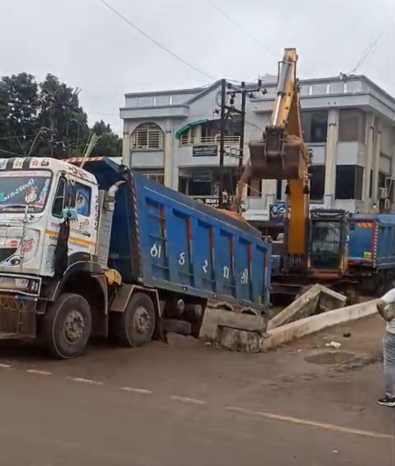 જામનગર ખોડિયાર કોલોની પાસે રેતી ભરેલો ટ્રક કેનાલમાં ખૂંચી ગયો: પાલનશીલતા, નિયમો અને જવાબદારીની ચર્ચા