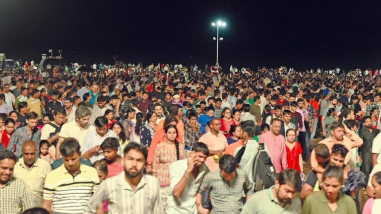 ગિરગામ ચોપાટી પર માતાજીની વિદાય અને ઍન્ટૉપ હિલ ખાતે રાવણ દહનઃ શ્રદ્ધા, ભક્તિ અને પરંપરાનું મહામેળાવડું