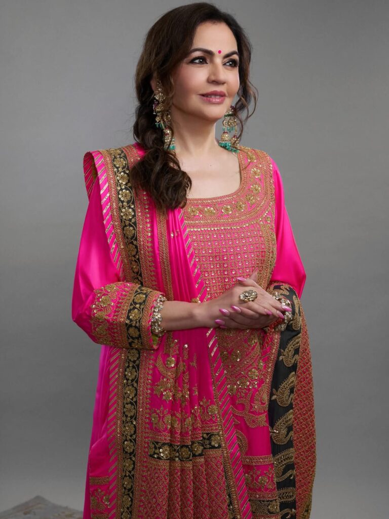 નીતાબહેન અંબાણીનો શાહી સલવારસૂટ: કચ્છની મરોડી ભરતકામની અનોખી કળાથી ઝળહળતો એક રૉયલ લૂક